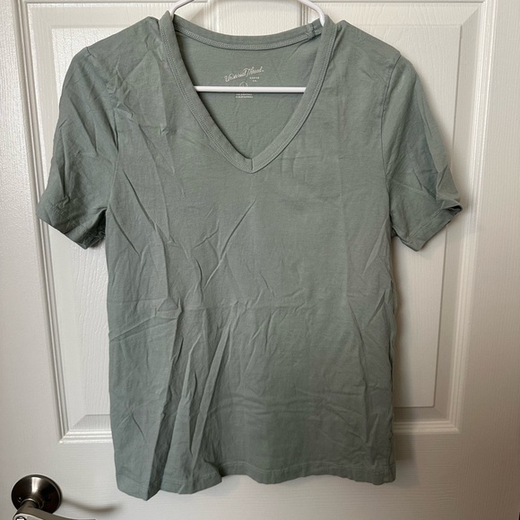 Universal Thread Sage V-Neck Tee - Picture 1 of 6